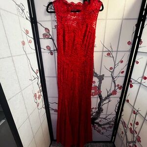 Women’s red lace formal dress